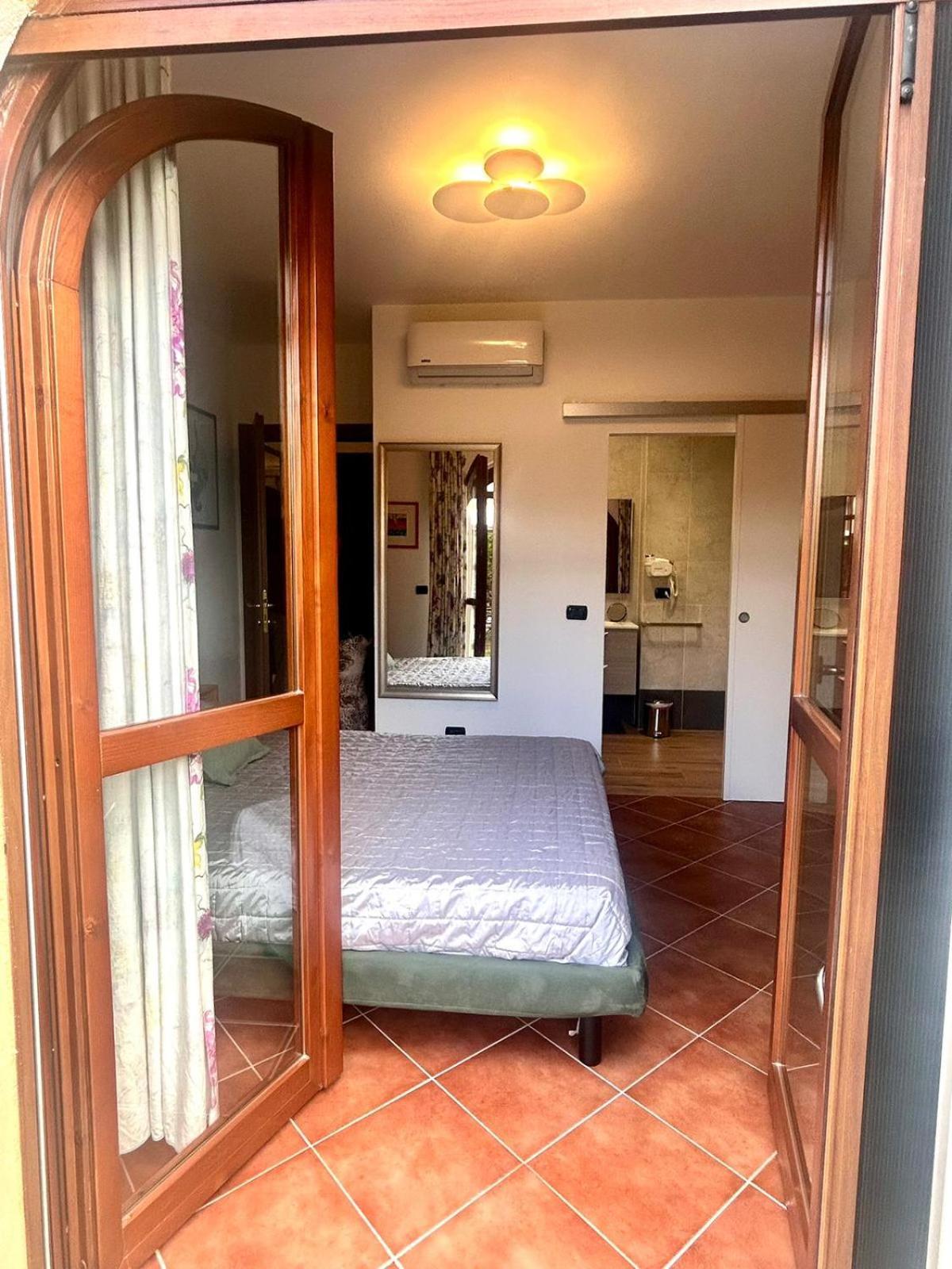 카스텔누오보베라덴가 Casa Paola Nel Chianti B&B 객실 사진